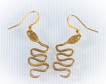 Originele geelbronzen slangenoorbellen - lange oorbellen - cadeau voor dames - damessieraden - verjaardagscadeaus, feestjes.