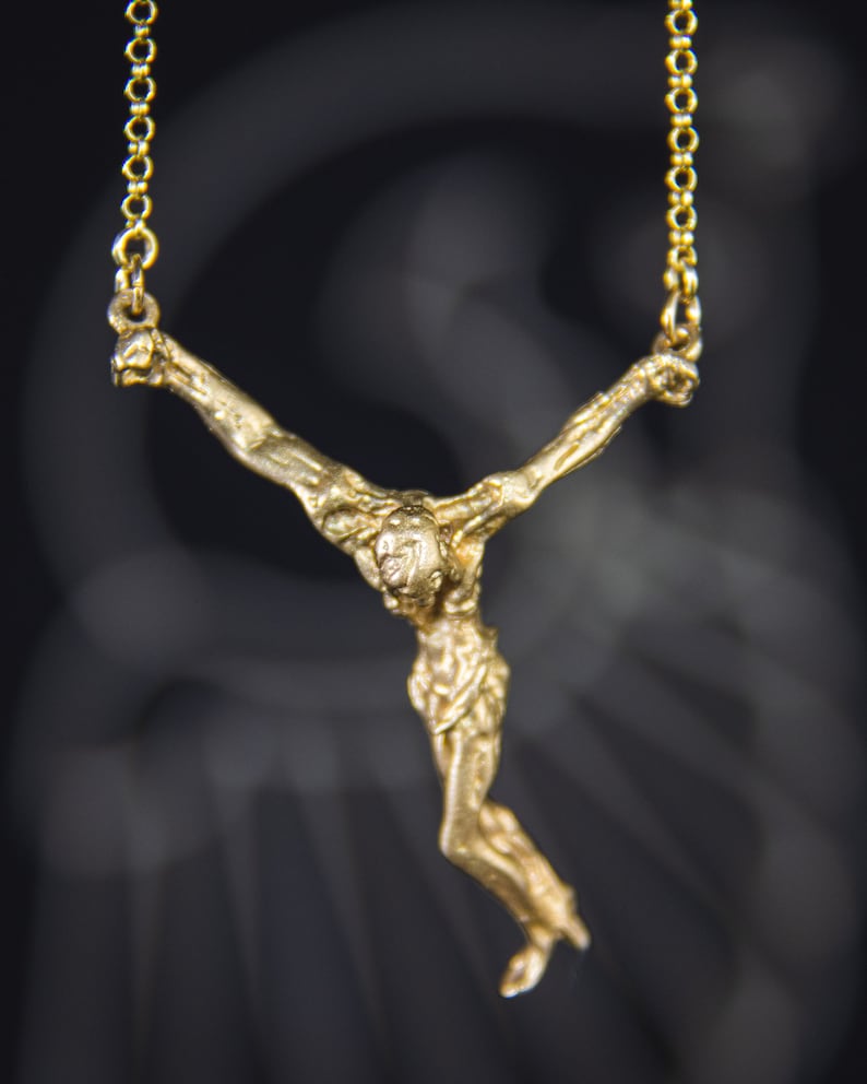 Magnifique pendentif Dalí Christ fait main en bronze jaune cadeau parfait pour homme et femme Saint Valentin, Noël, Anniversaire image 3