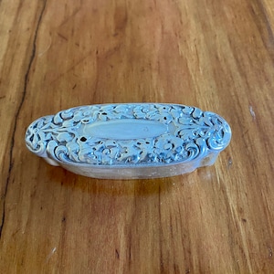 Antique (ca. 1900) Victorian Birmingham sterling silver hinged dresser box, jewelry box, trinket box, hairpin box, hallmarked, embossed lid