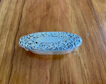 Antique (ca. 1900) Victorian Birmingham sterling silver hinged dresser box, jewelry box, trinket box, hairpin box, hallmarked, embossed lid
