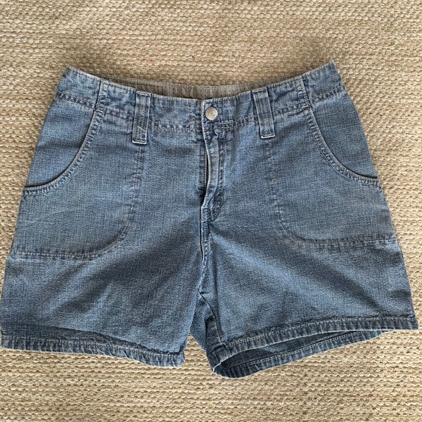 Vintage Levi's Mid Rise Denim Jean Shorts size 3