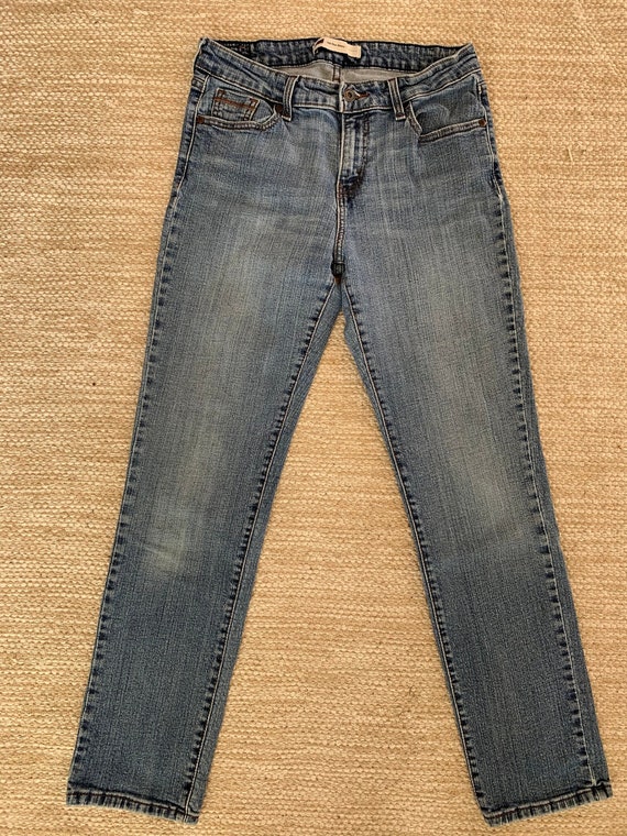 Levi’s Mid Rise Skinny Distressed 10M