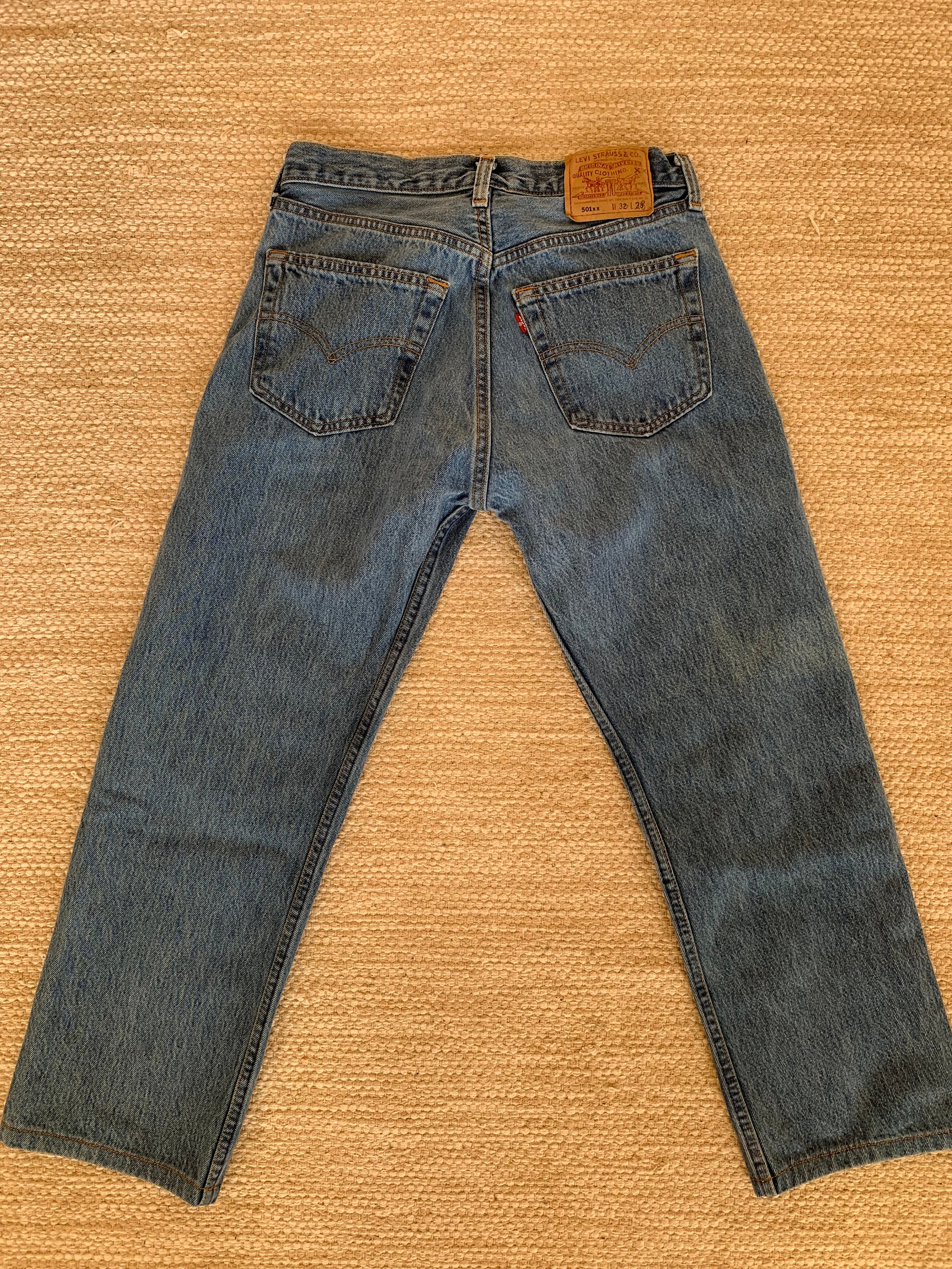 32x28 Vntg 90s Levi 501xx Classic Button Fly Jeans. Made in USA  