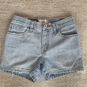 Vintage Levi&#39;s Low Jean Shorts size 5