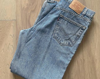 Vintage Levis 550  Relaxed Fit W36 L30 Medium Washed Made in Columbia 2000
