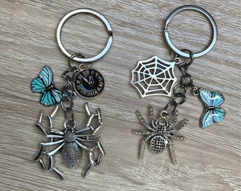 Araña con mariposa - llavero