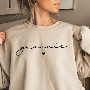 Grannie Sweatshirt, Grannie Shirt, Grannie Gift, Grannie Sweat shirt, new Grandma gift, Grandma gift, Gramma hoodie, grammy gift, pregnancy