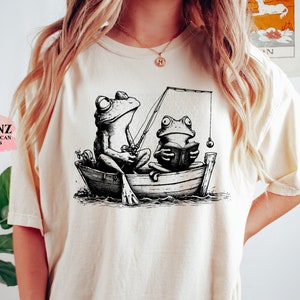 Frog 90s Vintage Graphic Shirt, Retro Toad Tee, Nature Shirt, 2000s Frog T-Shirt, Book Lovers Shirt, Vintage Unisex Oversize Cotton Tee Love