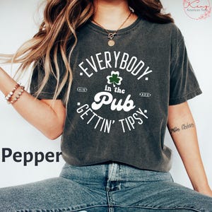 Comfort Color Everybody In The Pub Getting Tipsy Shirt, Funny St Pattys Day Shirt, St Patrick's Day, St. Patrick's Day Gift, Irish shirt