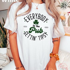 Comfort Color Everybody In The Pub Getting Tipsy Shirt, Funny St Pattys Day Shirt, St Patrick's Day, St. Patrick's Day Gift, Irish shirt