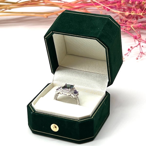 Luxury Vintage And Antique Design Jewelry Storage Box Wedding Ring Box For Proposal  Engagement Gift Box in Rich Velvet Dark Green