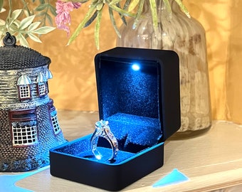 Deluxe Jewelry Storage Gift Box  For Proposal Engagement and Wedding Single  Clip Ring Box with Super Bright LED Light Black