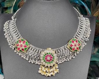 Jadau Kundan fusionshalsband/chokerhalsband/handgjort/tyskt silver ghungroo/kundan rubinrött smaragdgrönt/halsband/Sabyasachi-inspirerat