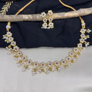 Ensemble ras de cou/collier haut de gamme en jadau Hyderabadi avec boucles d&#39;oreilles assorties/délicat/haut de gamme/perles/rubis/plaqué or mariage/fête/nuptiale