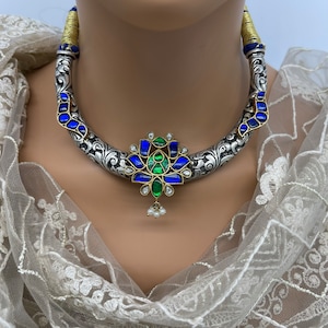 Zestaw z 92,5-srebrnym haczykiem/naszyjnikiem/chokerem/szmaragdowo-niebieskim szafirem jadau kundan/kolczykami/fuzją/Tyaani Sabyasachi Inspired/waga 106 g
