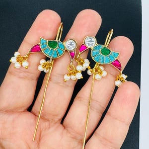 Para kolczyków Navratan / Kolczyki Kundan Jadau najwyższej jakości / sztyfty / wielokolorowe rubinowo-turkusowe / Minimalistyczny design / Kolczyki zdobione