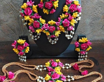 Haldi Mayun Sangeet Mehndi cerimonia delicato set di gioielli di design floreale / cerimonia di nozze nuziale/indiana / gioielli fatti a mano per la festa nuziale