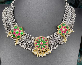 Jadau Kundan fusionshalsband/chokerhalsband/handgjort/tyskt silver ghungroo/rubinrött smaragdgrönt/halsband/Sabyasachi-inspirerat
