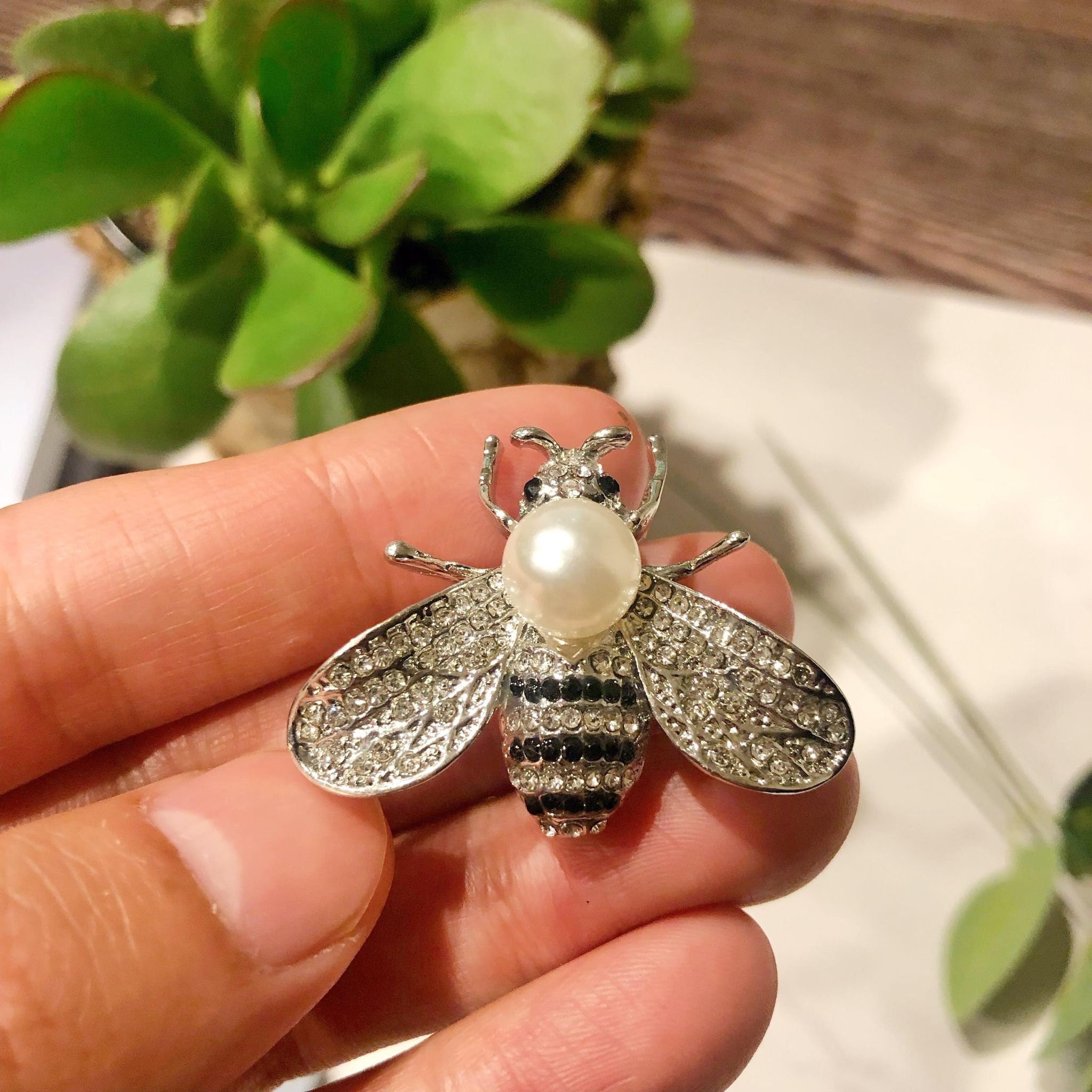 Cute Small Bee Sun Brooch For Women Pearl Heart Broche Pin Gift Rhinestones  Brooches Friend Party Anti-fade Buckle Brooch Jewelry Gift