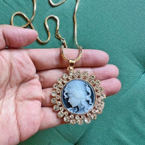 Beautiful Cameo Necklace, Chain 28&quot;, Victorian-inspired Necklace, Delicate Chain, Elegant Jewelry, Gift Cameo