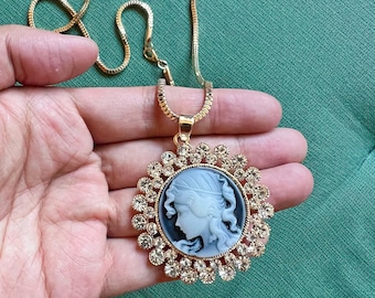 Beautiful Cameo Necklace, Chain 28", Victorian-inspired Necklace, Delicate Chain, Elegant Jewelry, Gift Cameo