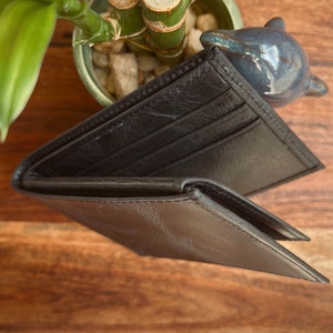 Cartera de cuero negro para hombre / Cartera grabada / Cartera hecha a mano / Cartera personalizada / Regalo para hombre / Cartera personalizada