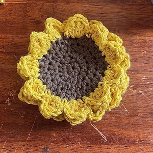 Sunflower coaster beginner crochet PATTERN, digital download, DIY home decor, Flower, plant lovers,