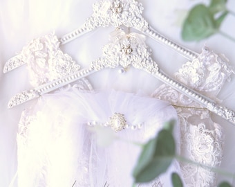 Veil Hanger and Bridal Hanger, Wedding Dress Hanger, Personalised Hangers, Custom Name Hanger, White Pearl Hangers, Gift