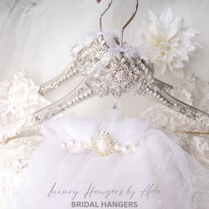 Veil Hanger and Bridal Hanger, Wedding Dress Hanger, Wedding Dress, Veil, Custom Hanger, Personalised Name Hanger, Hanger Tag, Gift