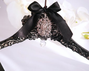 Elegant Black and White Dress Hanger, Black Wedding Dress Hanger, Personalised Bridal Hanger with Custom Name Tag, Gift