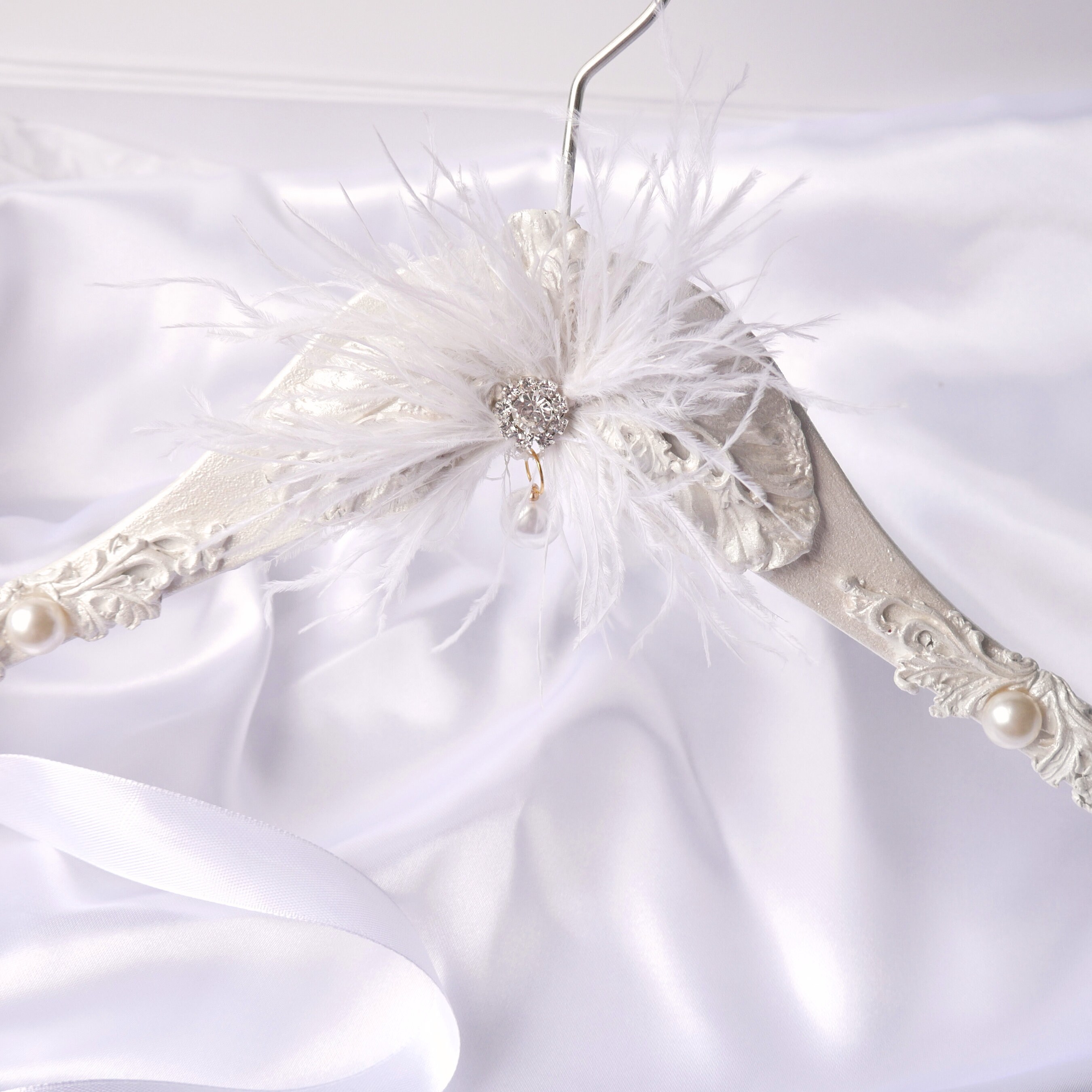 Elegant Feather Wedding Dress Hanger, Pearl Bride Hanger With