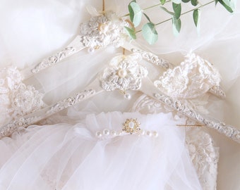 Veil Hanger, Bridal Hanger, Matching Set, Personalised Wedding Dress Hangers, Custom Name Hangers with Hand Painted Tag, Bridal Shower Gift