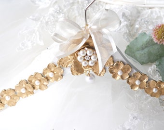 Gold Bridal Hanger with Flowers and Pearls, Personalised Wedding Dress Hanger with Name and Date Tag, Satin Bag Included, Gift for Bride