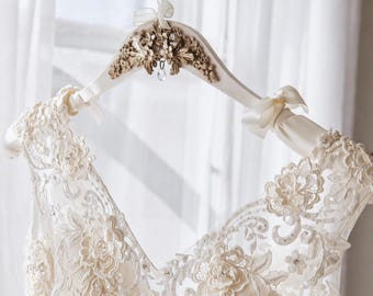 Percha de lujo color oro champán para vestido de novia, percha nupcial personalizada, hombros acolchados de satén, nombre y fecha personalizados, regalo para la novia, recuerdo.