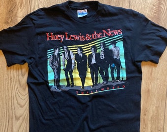 Camiseta Huey Lewis & the News dos anos 90, tamanho G (P/M), da marca Hanes.