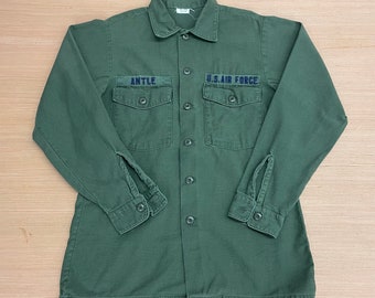 vintage des années 1970 aux États-Unis Chemise militaire Airforce OG 107 boutonnée Taille 15 1/2 X 33