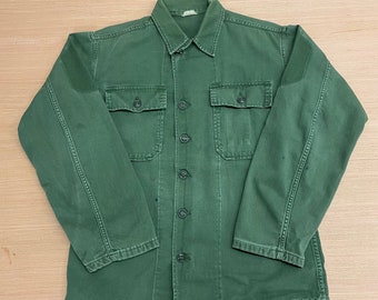chemise militaire boutonnée OG 107 vintage
