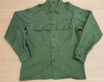 chemise militaire boutonnée OG 107 vintage