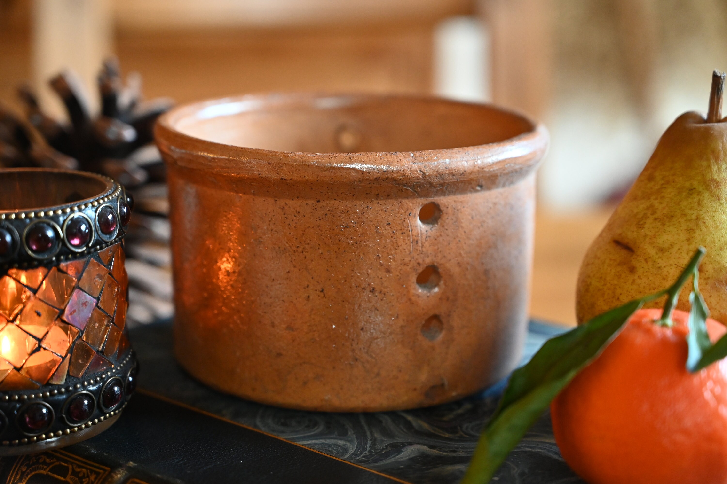 Ancien Moule à Faisselle en Terre Cuite Vernissée