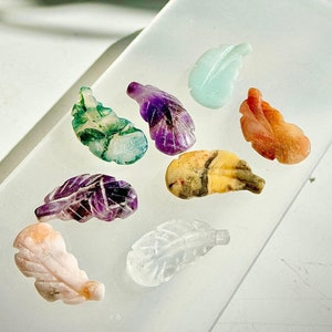 High Quality Carved Crystal Leaves 5g 0.2oz 3cm 1.2in Bright Colors Intricate Patterns Top Quality Crystal Hand Carved Leaves
