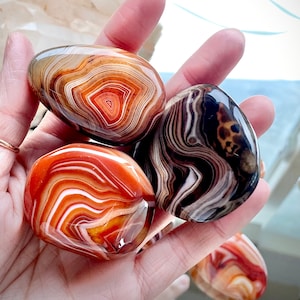 NEW Sardonyx Palm Stone 60-160g 2.1-5.6oz 4-6cm 1.6-2.4in Large Crystal Palm Stone Root Chakra Stone Prosperity Stone Banded Sardonyx