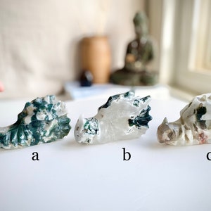 Large Elegant Hand-Carved Moss Agate Crystal Dragon Skull Carving Dragon Head Dragon Head Carving 230-320g 8.1-11.3oz 10-11cm 3.9-4.3in