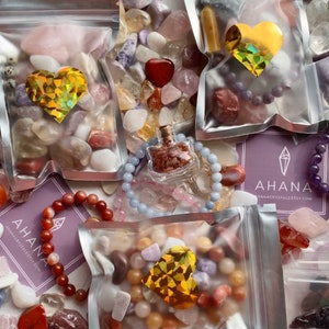 NEW Love Mix Crystal Confetti Scoop Cupid&#39;s Suprise Crystal Mystery Pouch 125g 4.5oz Love Themed Crystals Carvings Valentine’s Day Self Love