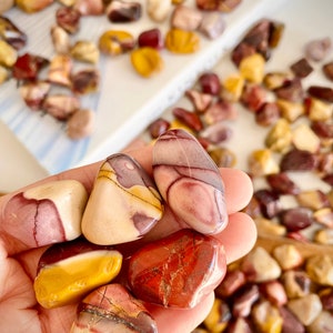 3 Mookaite Tumbles 15-25g 0.5-0.9oz 2.5-3.5cm 1-1.4in Large Tumbled Mookaite Crystal Lucky Stone Palm Pocket Stone Polished Mookaite