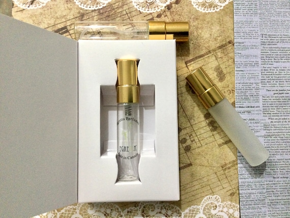 Perfume that online smells like hyacinth