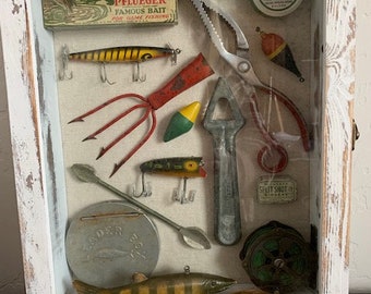 Vintage Fishing Ephemera / 7 Vintage Fishing Items Pflueger