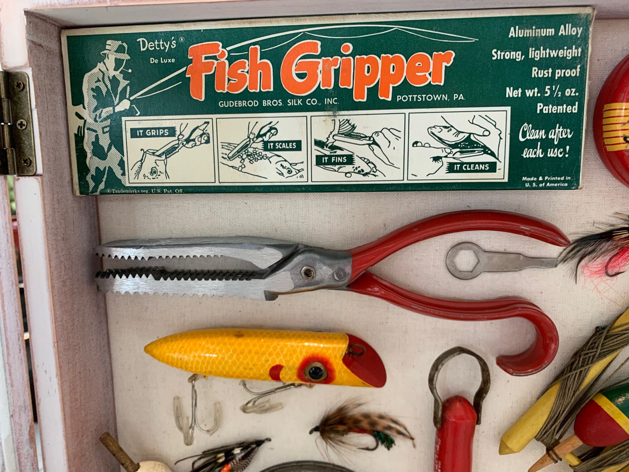 Detty's Fish Gripper tool - it grips, scales, fins & cleans