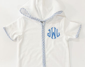 Badstof zwemshirt jongens met monogram: strandhoes met capuchon