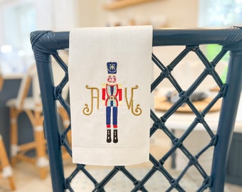 Nötknäppar-kökshandduk | Monogrammerad julhandduk | Broderad nötknäpparhandduk