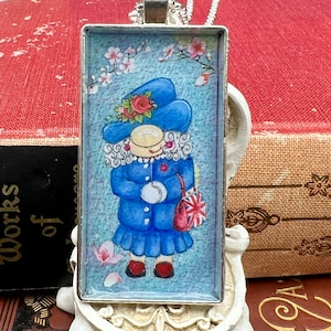 Queen Elizabeth Commemorative Pendant Necklace: Silver Handmade Necklace Queen of England Memorial